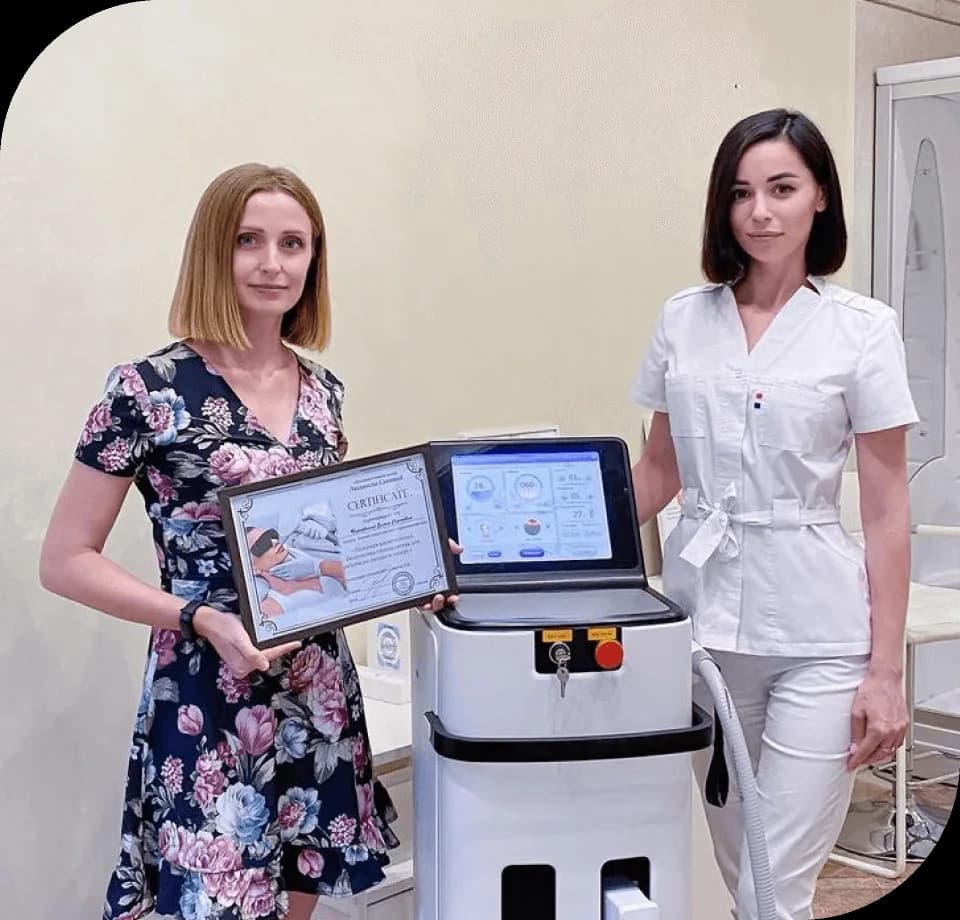 Специалисты с лазерным аппаратом